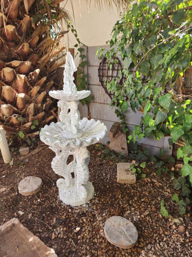 Garden Corner Guesthouse Beaufort West Exterior photo